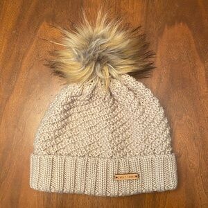 Sweet Turns women knot beanie with faux fur Pom